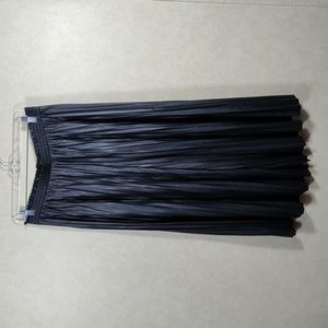 2/$10 05129 DO + BE black wet look wide leg cropped pants L